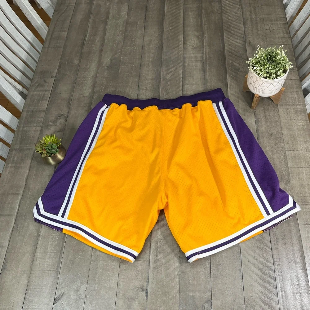 Mitchell & Ness Gold NBA Los Angeles Lakers 1996-97 Swingman Shorts Sz 2XL - Picture 3 of 5